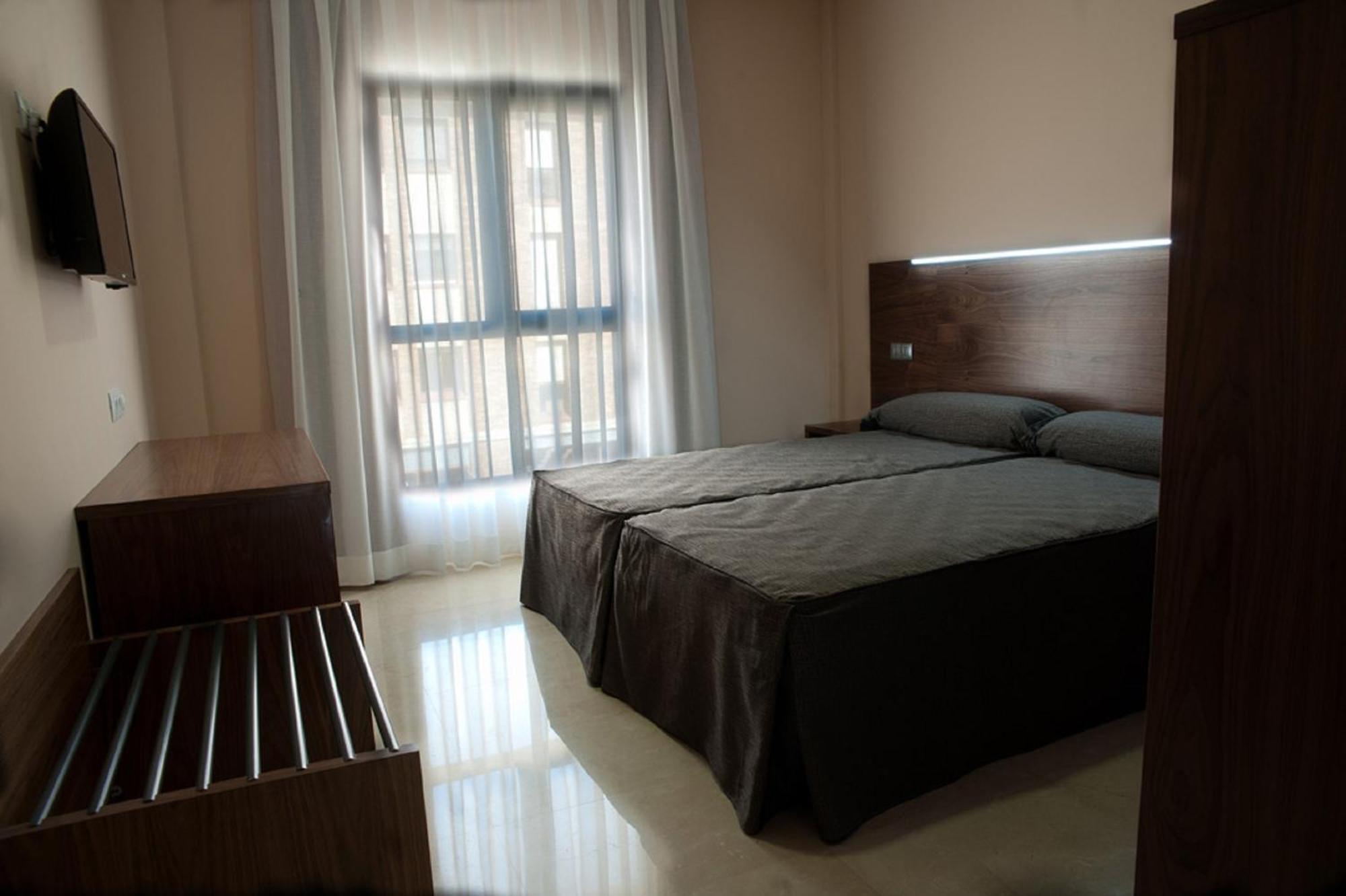 Visit Hotel Caspe Eksteriør billede
