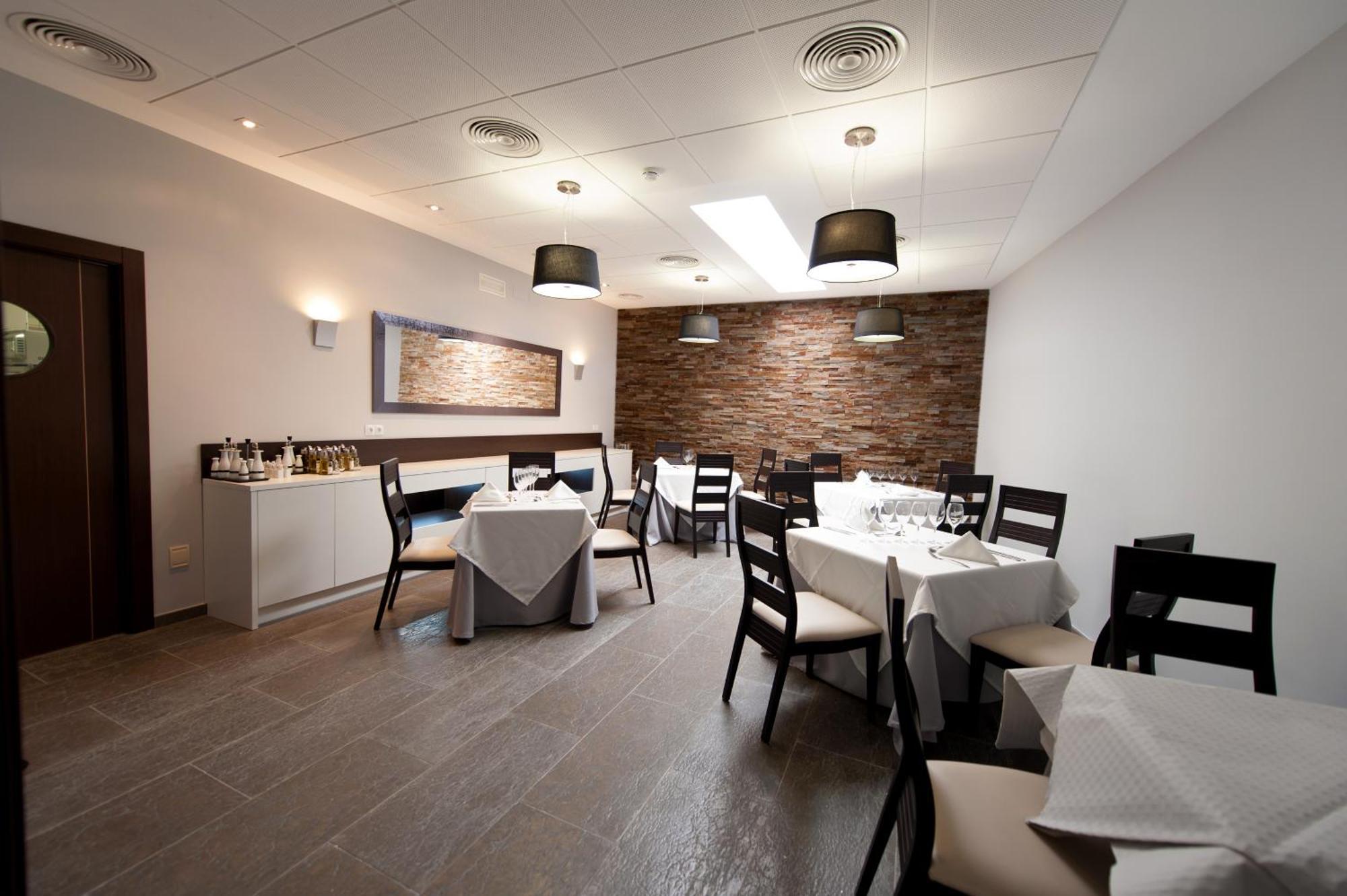 Visit Hotel Caspe Eksteriør billede